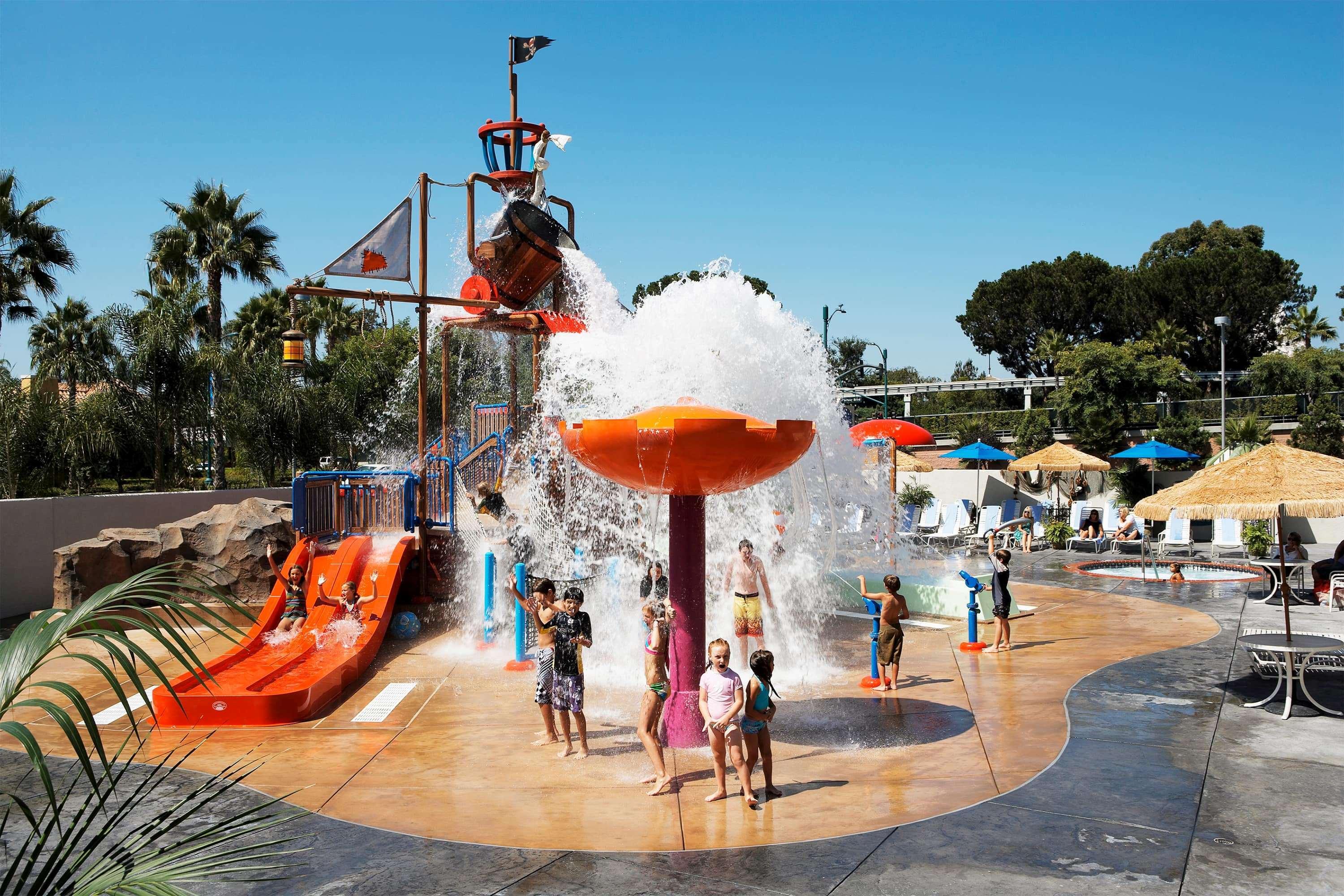 Howard Johnson By Wyndham Anaheim Hotel & Water Playground Bagian luar foto