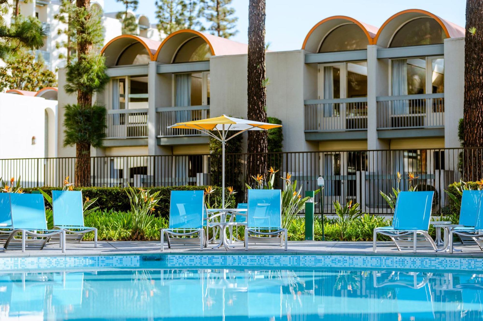 Howard Johnson By Wyndham Anaheim Hotel & Water Playground Bagian luar foto