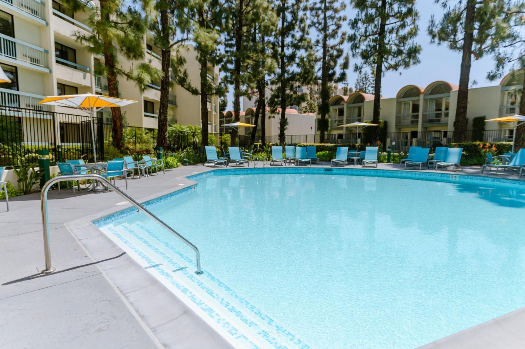 Howard Johnson By Wyndham Anaheim Hotel & Water Playground Bagian luar foto