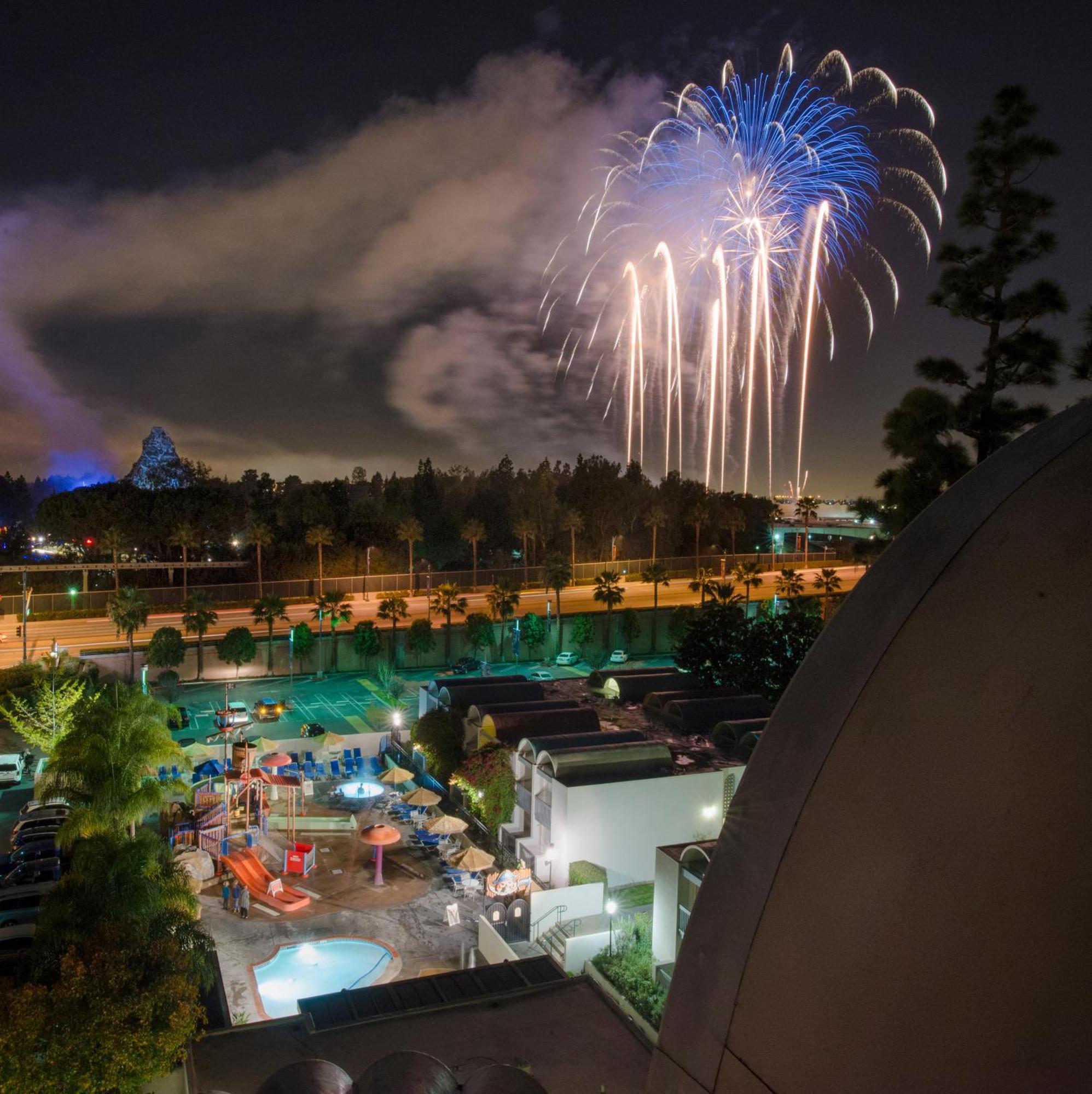Howard Johnson By Wyndham Anaheim Hotel & Water Playground Bagian luar foto